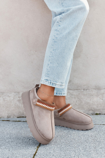 Bota de neve feminina baixa com cintos móveis e bordados, com plataforma cor areia Lyrisse