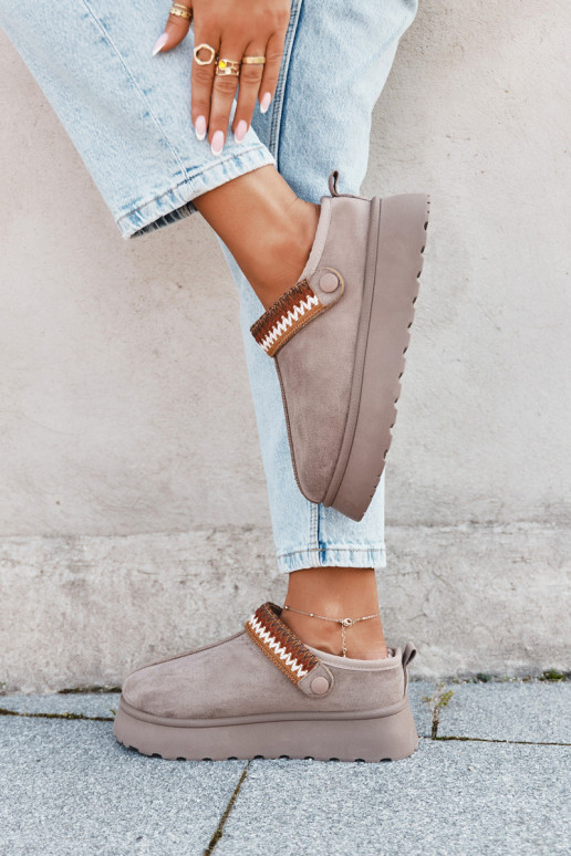 Bota de neve feminina baixa com cintos móveis e bordados, com plataforma cor areia Lyrisse