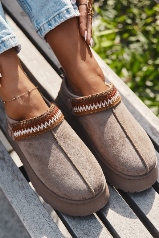 Bota de neve feminina baixa com cintos móveis e bordados, com plataforma cor areia Lyrisse