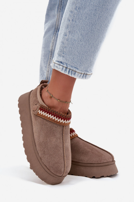 Bota de neve feminina baixa com cintos móveis e bordados, com plataforma cor areia Lyrisse