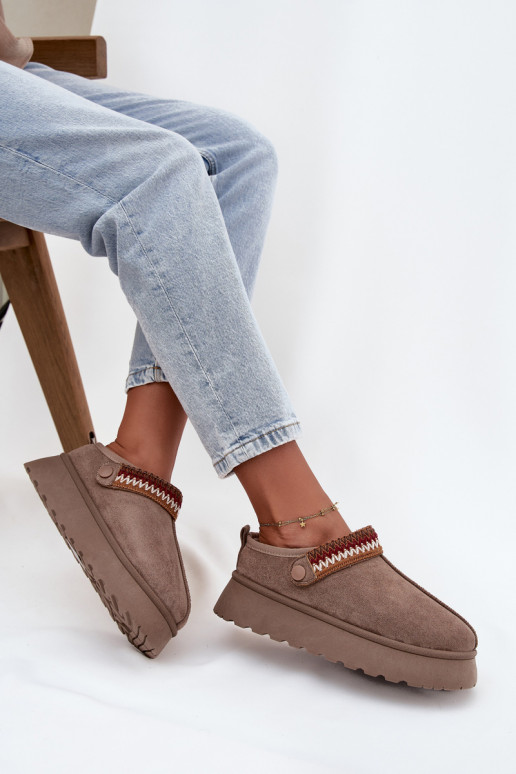 Bota de neve feminina baixa com cintos móveis e bordados, com plataforma cor areia Lyrisse