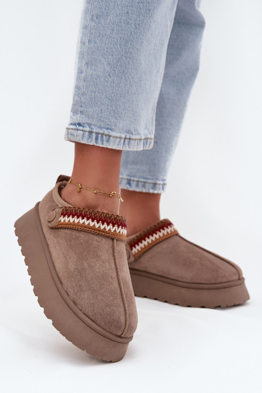 Bota de neve feminina baixa com cintos móveis e bordados, com plataforma cor areia Lyrisse