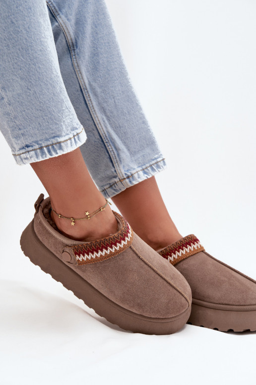 Bota de neve feminina baixa com cintos móveis e bordados, com plataforma cor areia Lyrisse