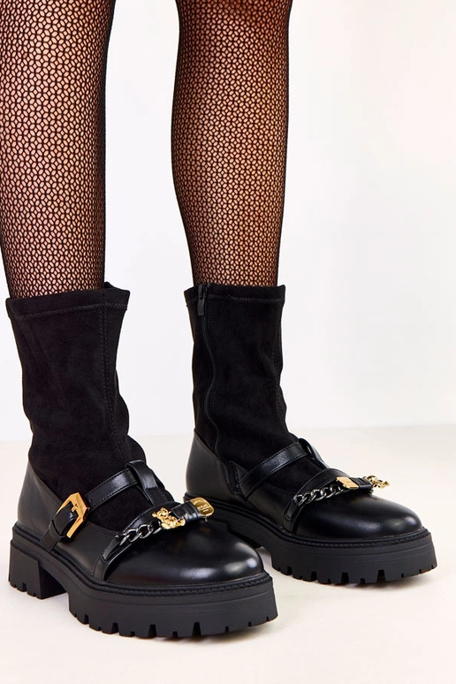 Tênis pretos decorados com ursinho e... Tênis pretos decorados com ursinho e...