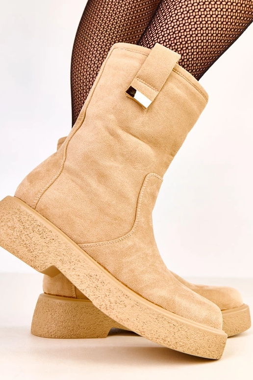 Botins de camurça sintética na cor... Botins de camurça sintética na cor...