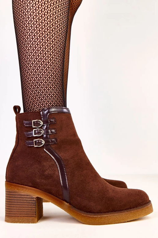 Botins marrons com salto bloco... Botins marrons com salto bloco...