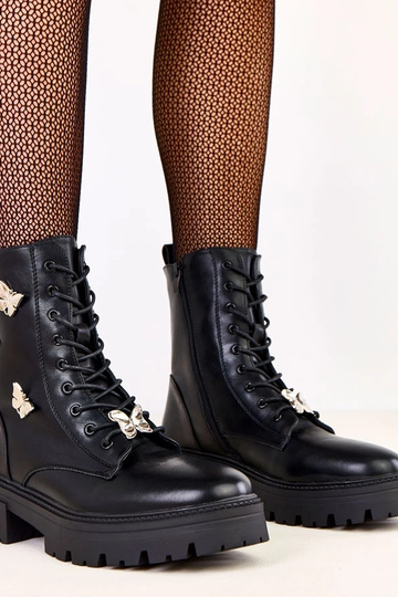 Tênis femininos pretos...