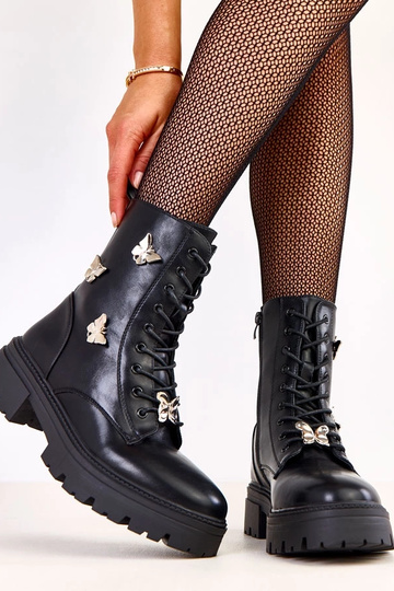 Tênis femininos pretos... 2