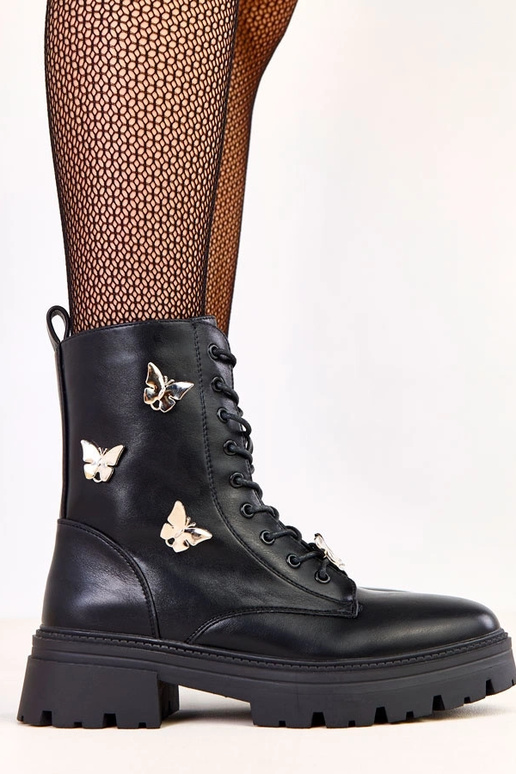 Tênis femininos pretos decorados com... Tênis femininos pretos decorados com...