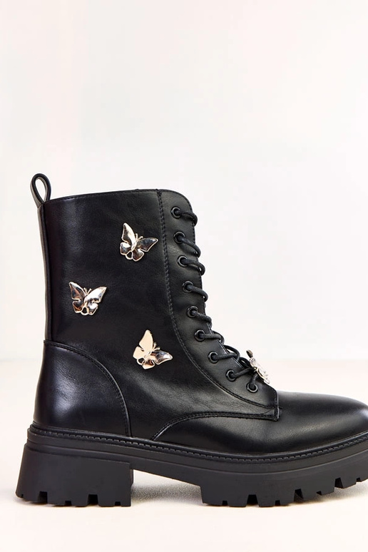 Tênis femininos pretos decorados com... Tênis femininos pretos decorados com...