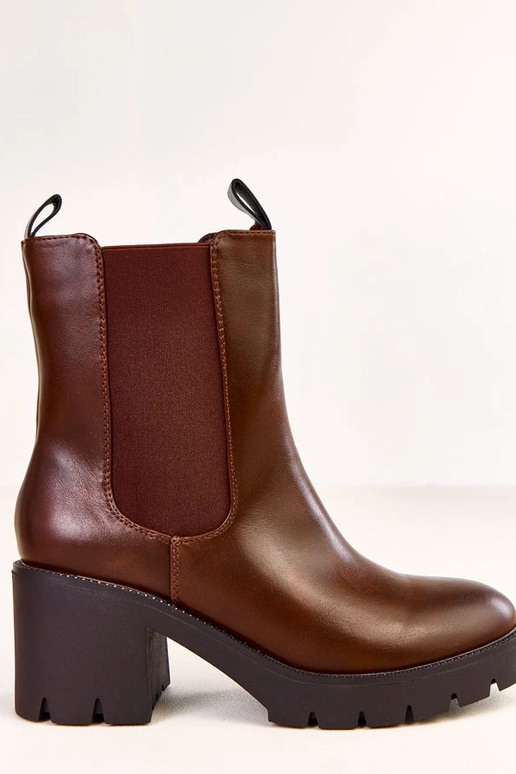 Botins marrons com salto bloco,... Botins marrons com salto bloco,...