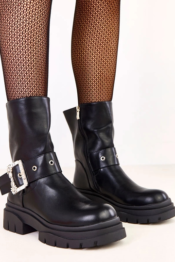 Botins pretos decorados com fivela e zircônias Friga
