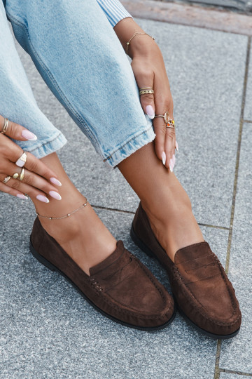 Mocassins femininos com saltos largos em microfibra na cor marrom "Rivianne"