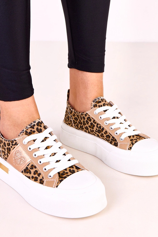 Tênis com estampa de leopardo em... Tênis com estampa de leopardo em...