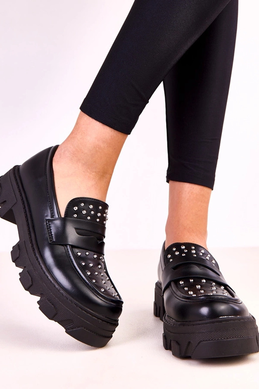 Mocassins pretos femininos com tachas... Mocassins pretos femininos com tachas...