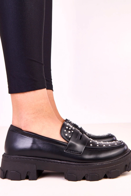 Mocassins pretos femininos com tachas... Mocassins pretos femininos com tachas...