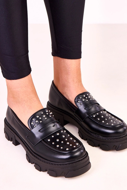 Mocassins pretos femininos com tachas... Mocassins pretos femininos com tachas...