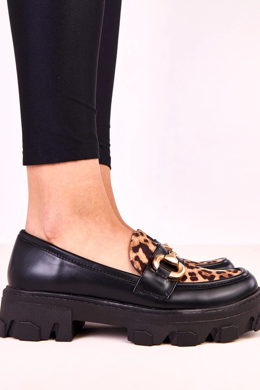 Mocassins pretos com detalhe de... Mocassins pretos com detalhe de...