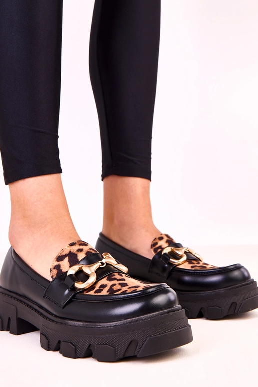 Mocassins pretos com detalhe de... Mocassins pretos com detalhe de...
