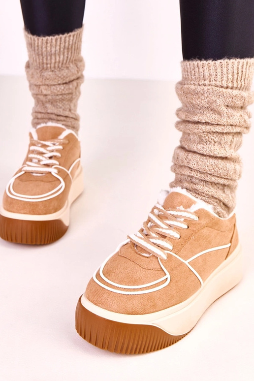 Tênis quentes marrons em plataforma...