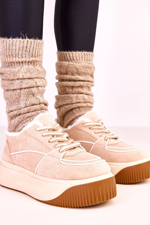 Tênis quentes em tom areia em...