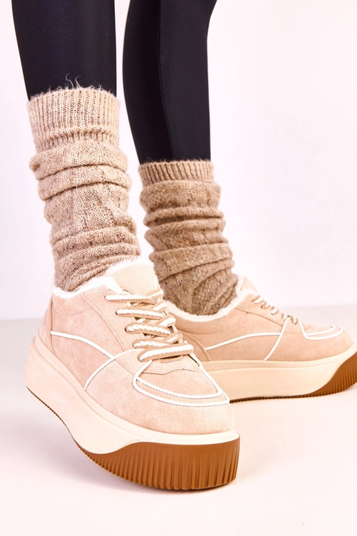 Tênis quentes em tom areia em...