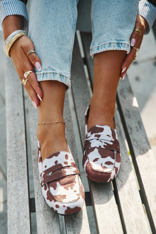 Mocassins femininos planos com remendos nas cores marrom e branco "Soreline" Mocassins femininos planos com remendos nas cores marrom e branco "Soreline"