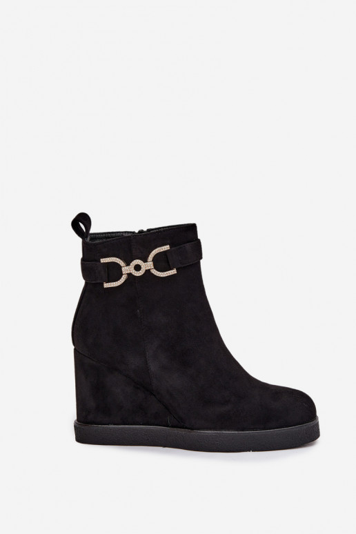 Botas femininas Em uma cunha Com decorações Detalem cor preta Tem que serrivana Botas femininas Em uma cunha Com decorações Detalem cor preta Tem que serrivana