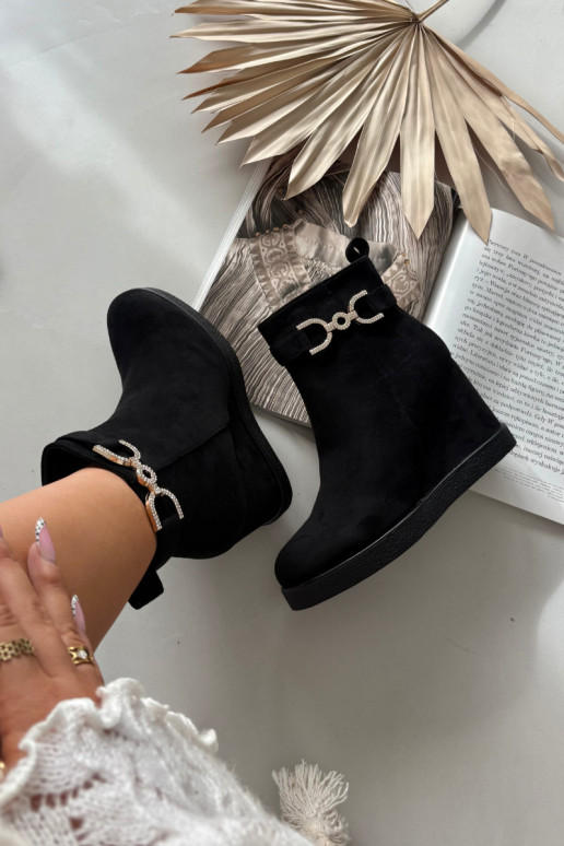 Botas femininas Em uma cunha Com decorações Detalem cor preta Tem que serrivana Botas femininas Em uma cunha Com decorações Detalem cor preta Tem que serrivana