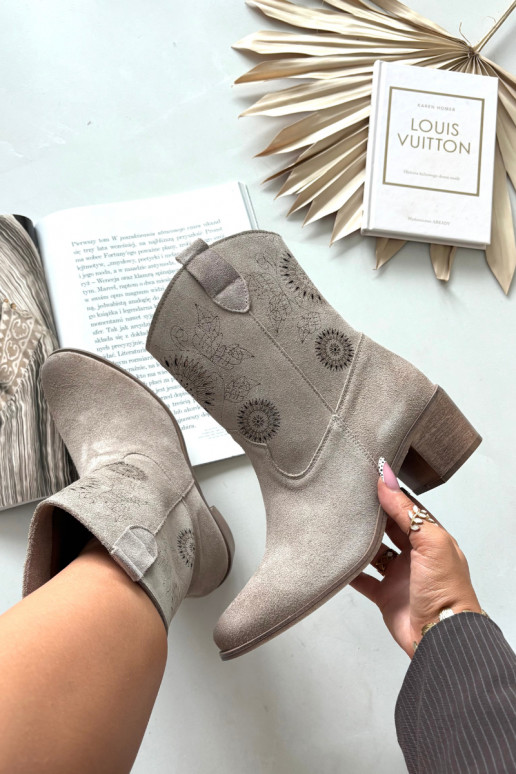 de camurça Pele Botas femininas com elementos abertos com salto Zazoo 3844 cor capuccino