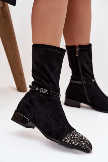 Botas femininas de cano curto com salto baixo e decoração D&A MR52-165 na cor preta