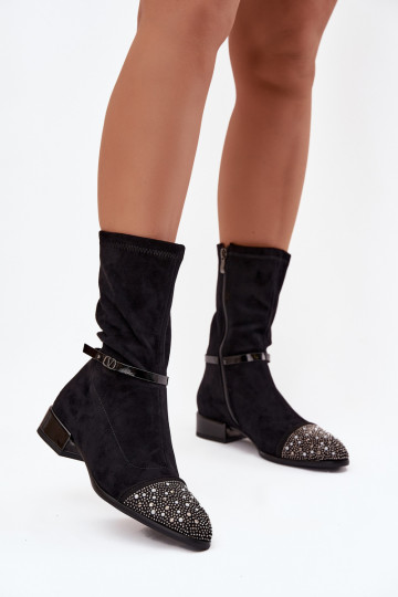 Botas femininas de cano curto com salto baixo e decoração D&A MR52-165 na cor preta 2
