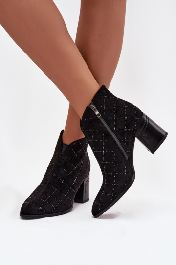 Botas femininas de cano curto com decoração D&A MR52-133 na cor preta 2
