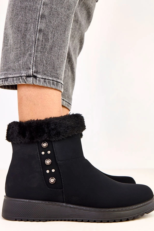 Botas aquecidas pretas de cano curto... Botas aquecidas pretas de cano curto...