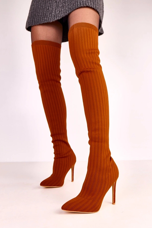 Botas de cano longo em tecido marrons...