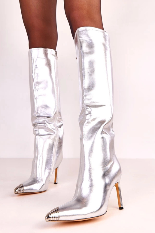 Botas elegantes prateadas de cano...