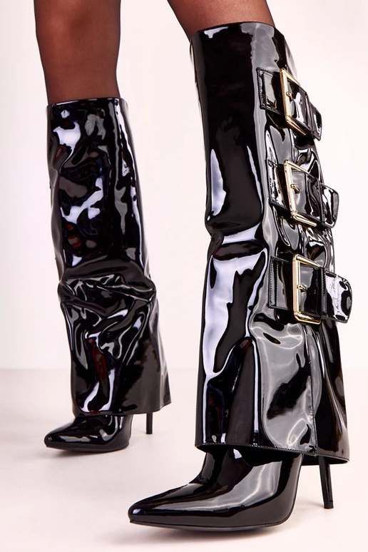 Botas verniz preto com cano dobrado... Botas verniz preto com cano dobrado...