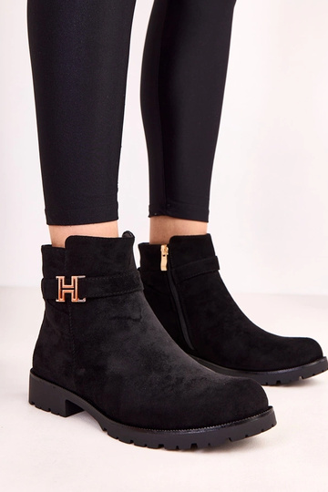 Botins femininos pretos com detalhes dourados Mengel