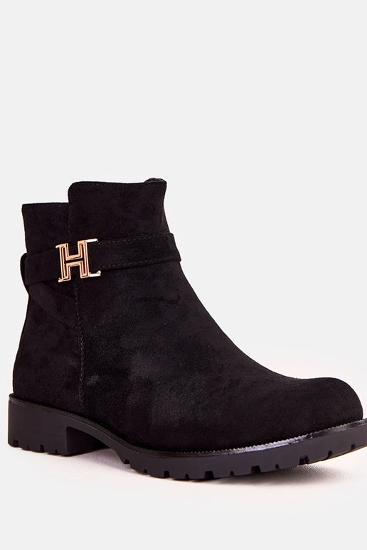 Botins femininos pretos com detalhes...