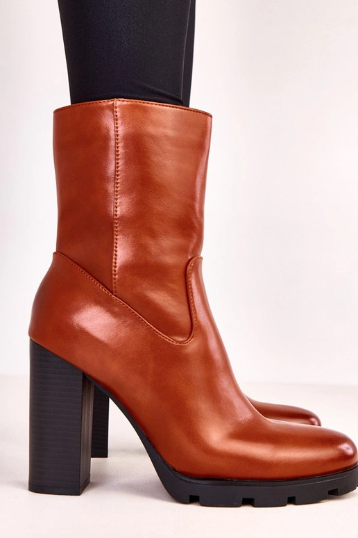 Botins femininos marrons com salto...