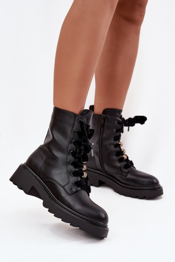 Botas femininas forradas com detalhes decorativos, na cor preta Elindra