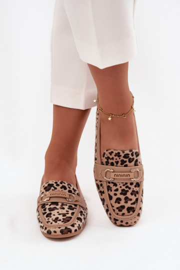 Mocassins femininos com detalhes decorativos e estampas de pele de leopardo, na cor areia Evelora 2