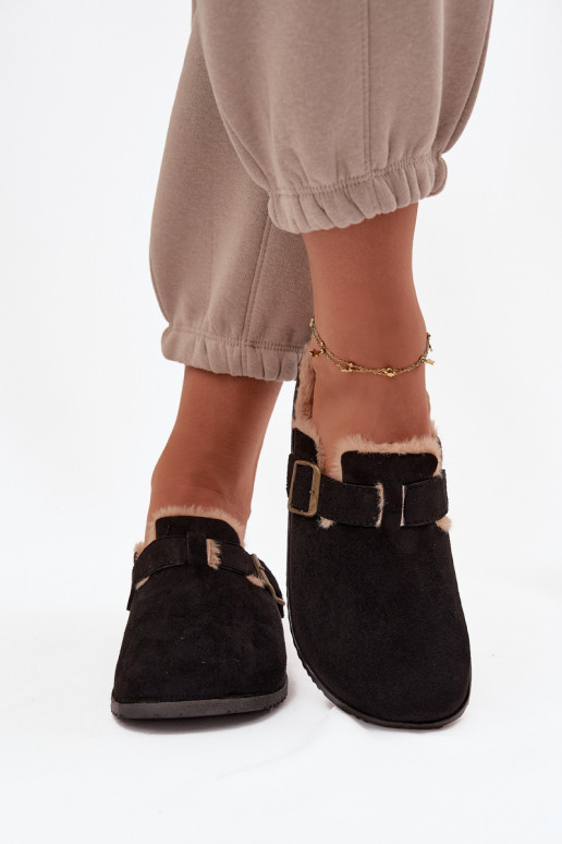 Chinelos Tamancos Feminino aquecimento com pelo por dentro com fivelas cor preta Sylisse Chinelos Tamancos Feminino aquecimento com pelo por dentro com fivelas cor preta Sylisse