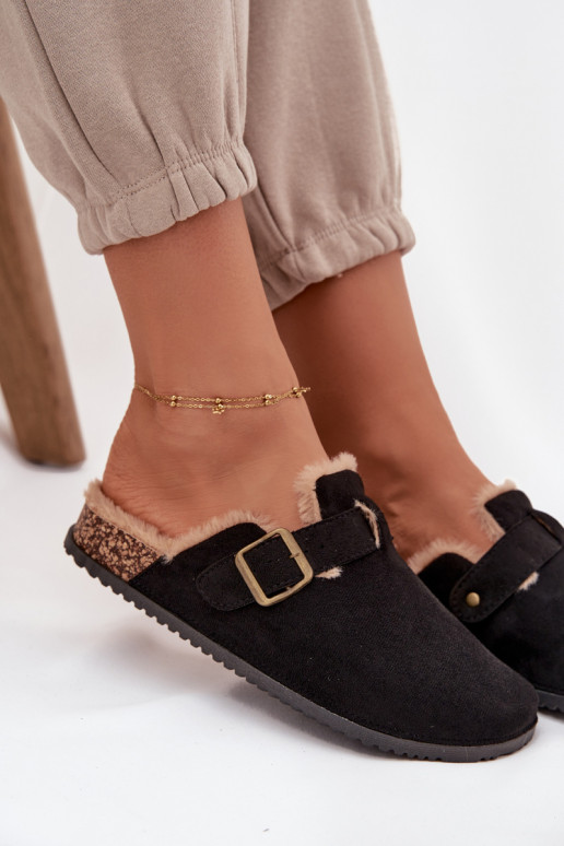 Chinelos Tamancos Feminino aquecimento com pelo por dentro com fivelas cor preta Sylisse Chinelos Tamancos Feminino aquecimento com pelo por dentro com fivelas cor preta Sylisse