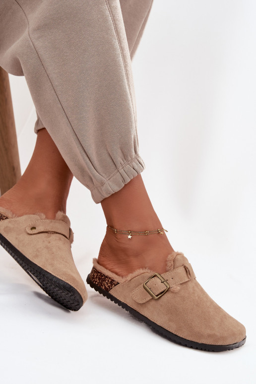 Chinelos Tamancos Feminino aquecimento com pelo por dentro com fivelas bege Sylisse Chinelos Tamancos Feminino aquecimento com pelo por dentro com fivelas bege Sylisse