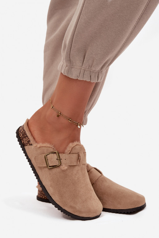 Chinelos Tamancos Feminino aquecimento com pelo por dentro com fivelas bege Sylisse Chinelos Tamancos Feminino aquecimento com pelo por dentro com fivelas bege Sylisse