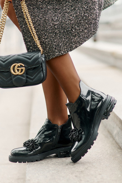 Pele com efeito verniz Botas com enfeites aquecimento D&A LZ42-036 cor preta Pele com efeito verniz Botas com enfeites aquecimento D&A LZ42-036 cor preta