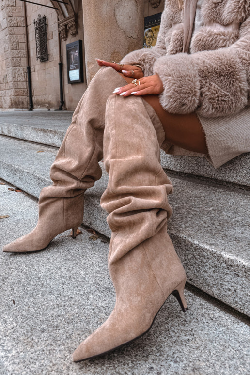 Um modelo atraente botas femininas com salto fino bege Ysolienne Um modelo atraente botas femininas com salto fino bege Ysolienne