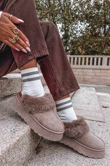 Botas de neve Feminino com uma plataforma com um casaco de pele I Haftem bege Querina