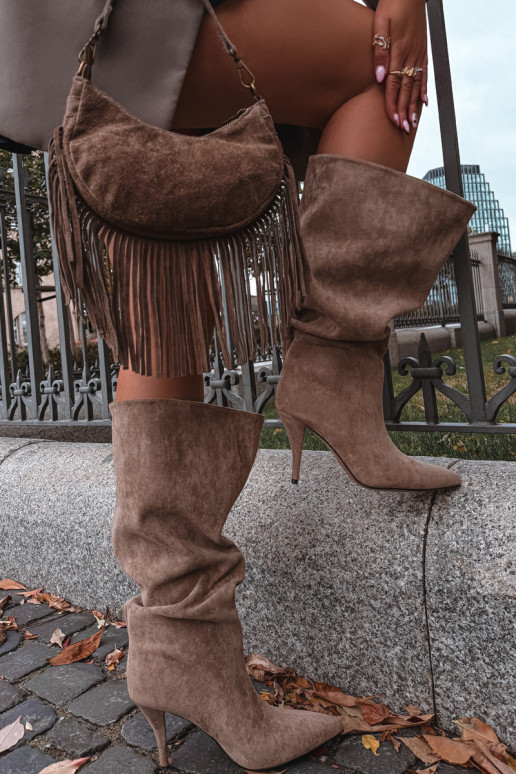 Um modelo atraente botas femininas com salto finode camurça ecológicau bege Noretta Um modelo atraente botas femininas com salto finode camurça ecológicau bege Noretta